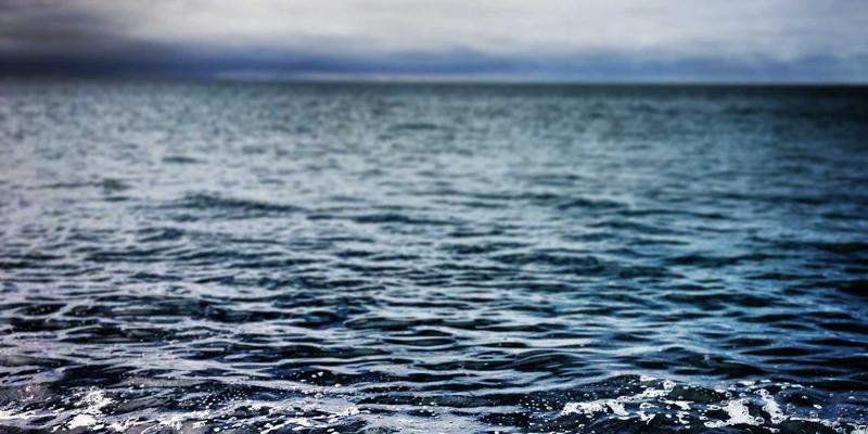 如何通过众筹平台验证创意小商品市场潜力与筹集启动资金：家居用品创业者的实战指南